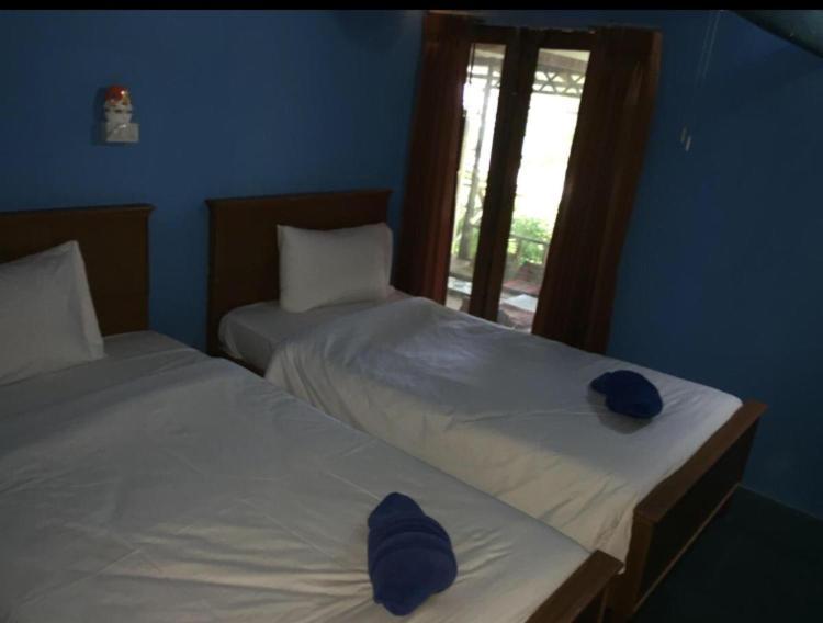 The Lazy Bar And Guesthouse 끄라비 외부 사진