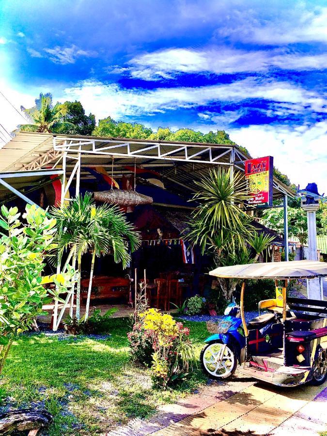 The Lazy Bar And Guesthouse 끄라비 외부 사진