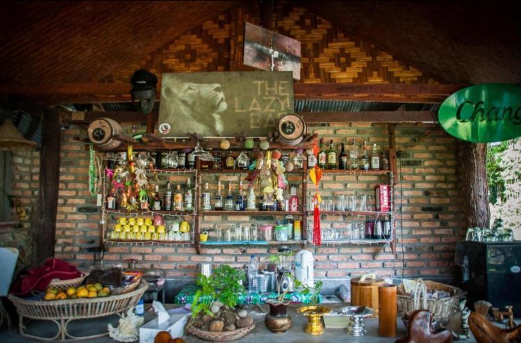The Lazy Bar And Guesthouse 끄라비 외부 사진