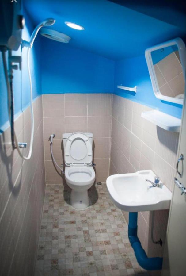 The Lazy Bar And Guesthouse 끄라비 외부 사진